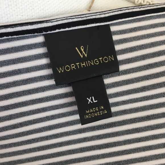 Black and White Striped Scoop Neck Top - Picture 5 of 7